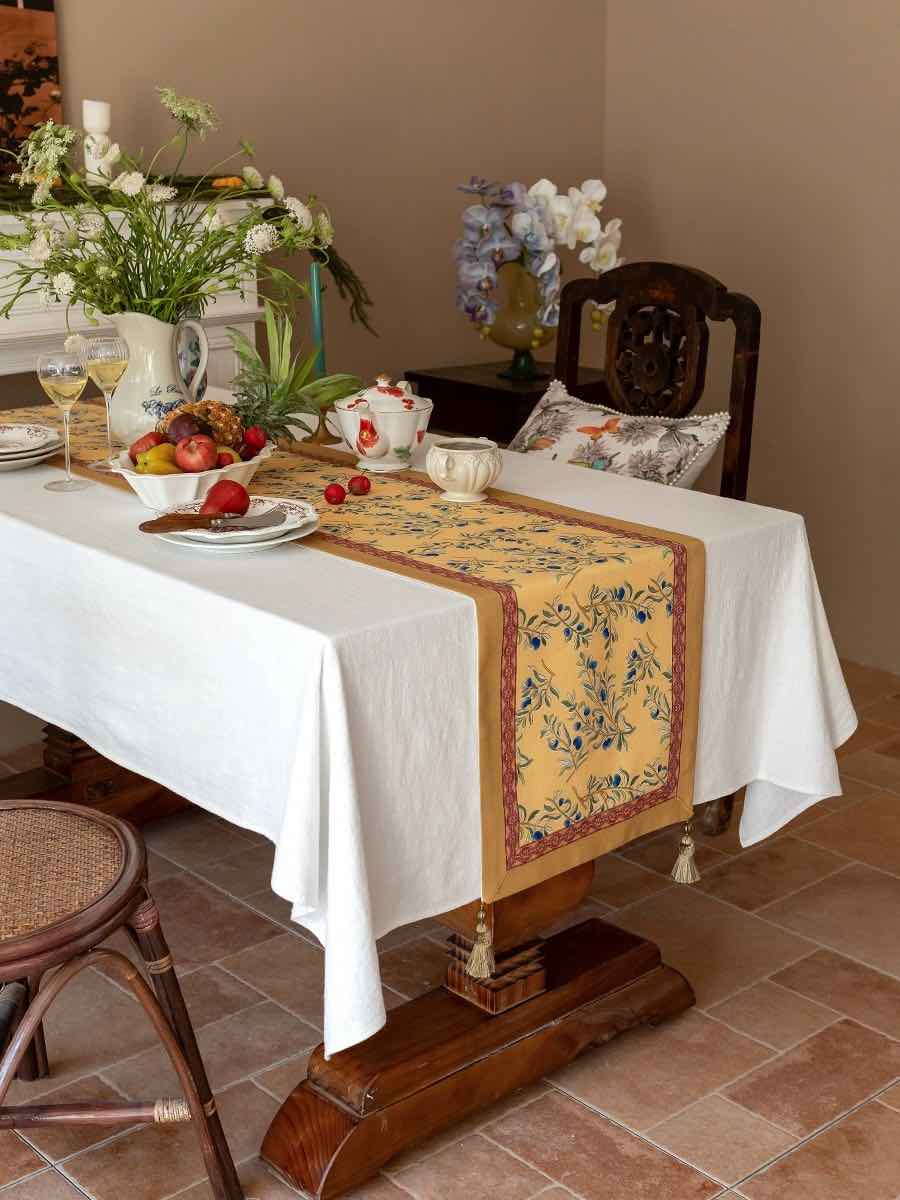 Italian Floral Decorative Table Runner for Elegant Table Setting